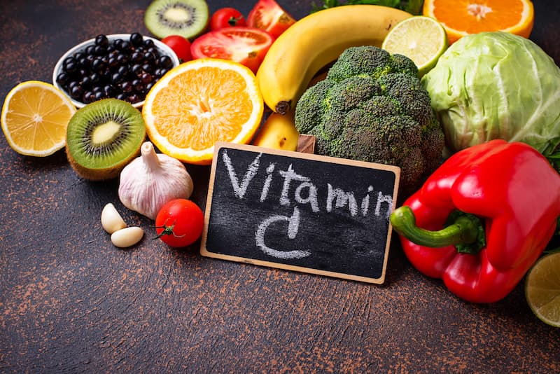 Food that contain vitamin C as kiwii, pepper, orage, tomato and banana.