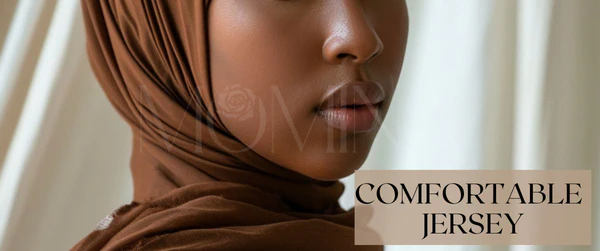 hijab et travail. Une femme professionnel portant un voile jersey.