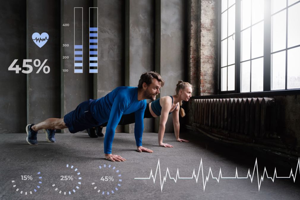 L'image nous montre deux personnes entrain de pratiquer des exercices cardiovasculaire pour maintenir leurs forme physique.