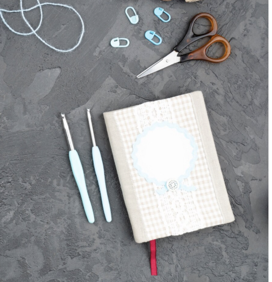 outils de crochet, contient des ciseaux, des crochets, des stitch marqueur et une housse
