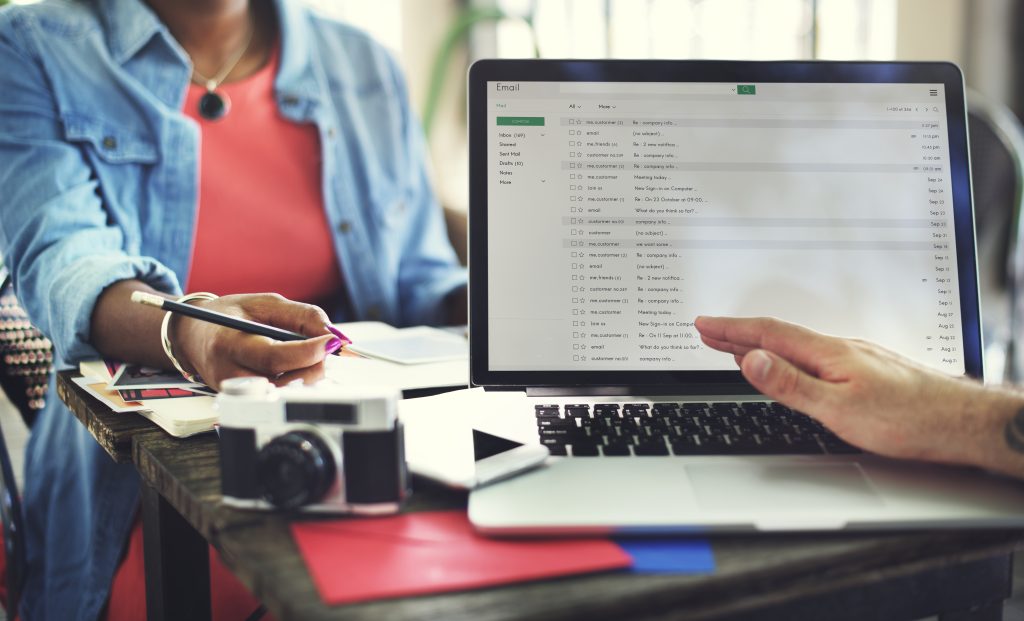 groupe - travail d'équipe - email